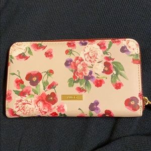 Aldo Floral Clutch 💐